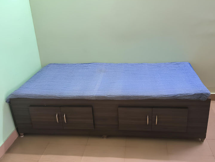  Designed Square Dining Table with Stools 